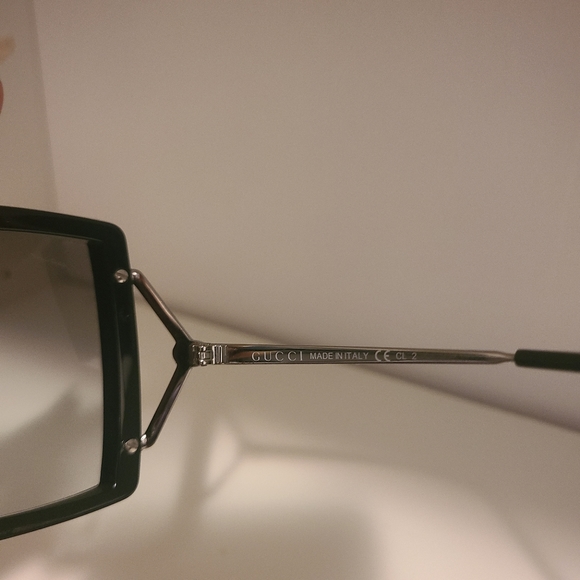 Gucci Sunglasses - Picture 8 of 9